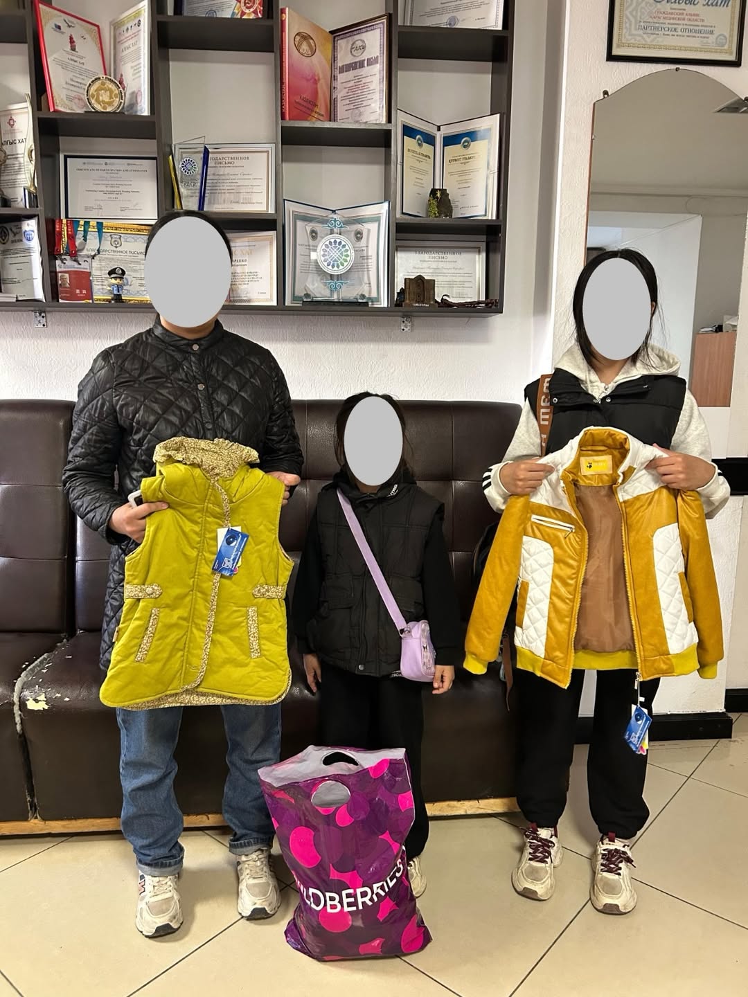 Charitable assistance in the form of clothing was provided to minors from families in the Kazybek Bi district who are in difficult life situations.
