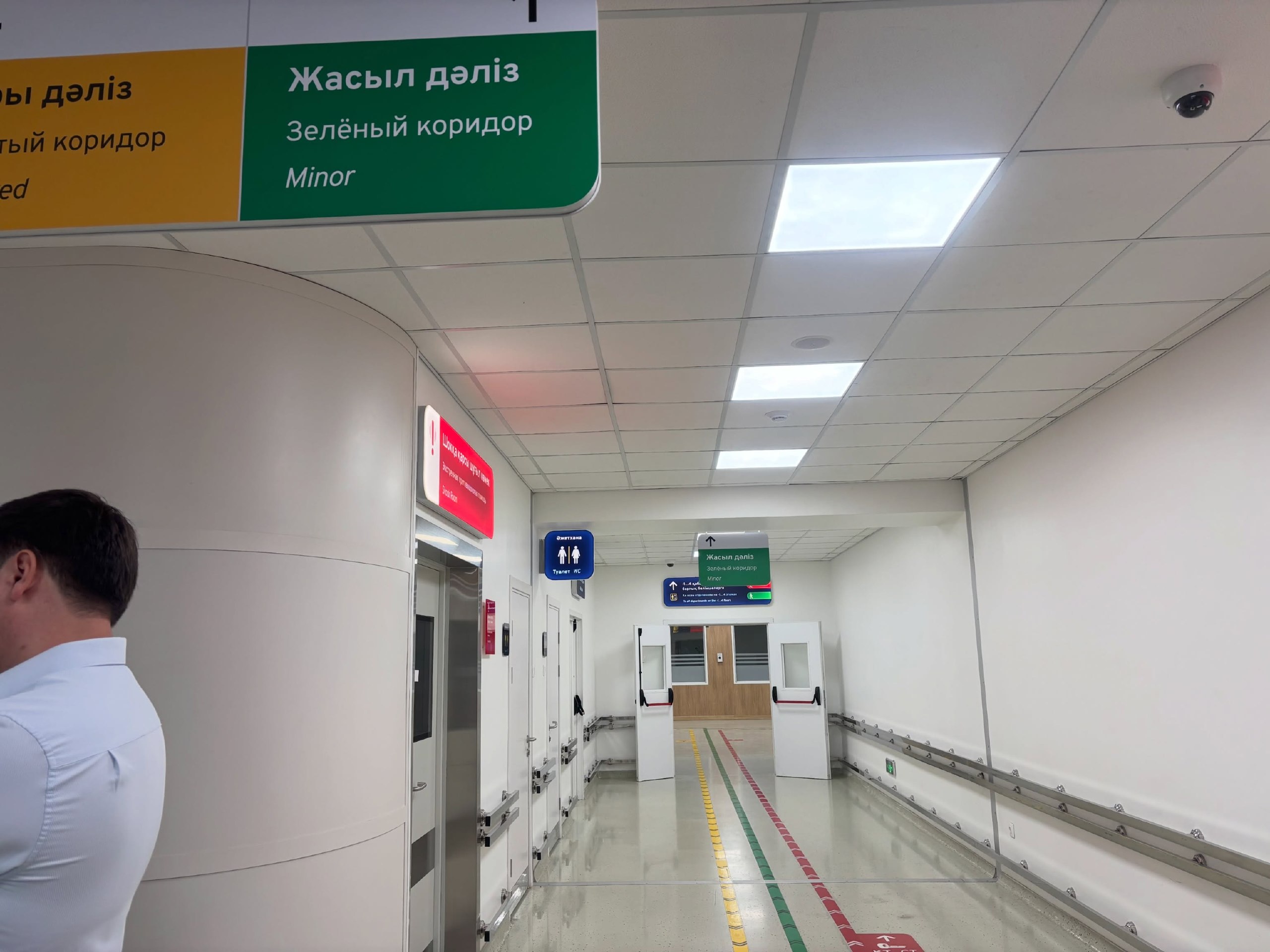 Пациенты не могут получать медицинские услуги в комфортных условиях, а врачи — работать на новом оборудовании.