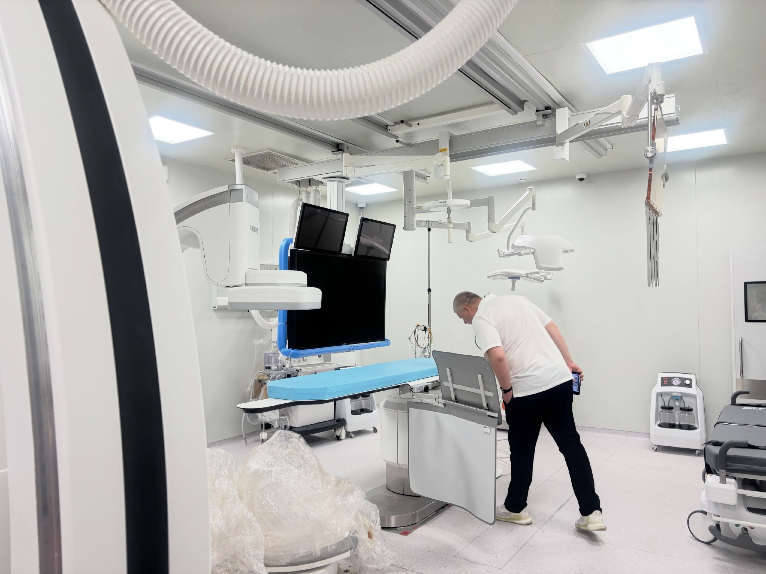Пациенты не могут получать медицинские услуги в комфортных условиях, а врачи — работать на новом оборудовании.