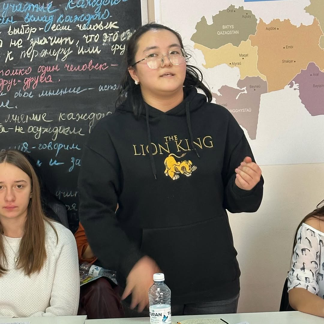 Бүгін біз сіздермен "ҮЕҰ және Қазақстан халқы Ассамблеясы: өзара іс-қимылдың пайдалы тәжірибелері"жобасы бойынша пікірталас турнирі аясында алған керемет тәжірибемізбен бөліскіміз келіп отыр