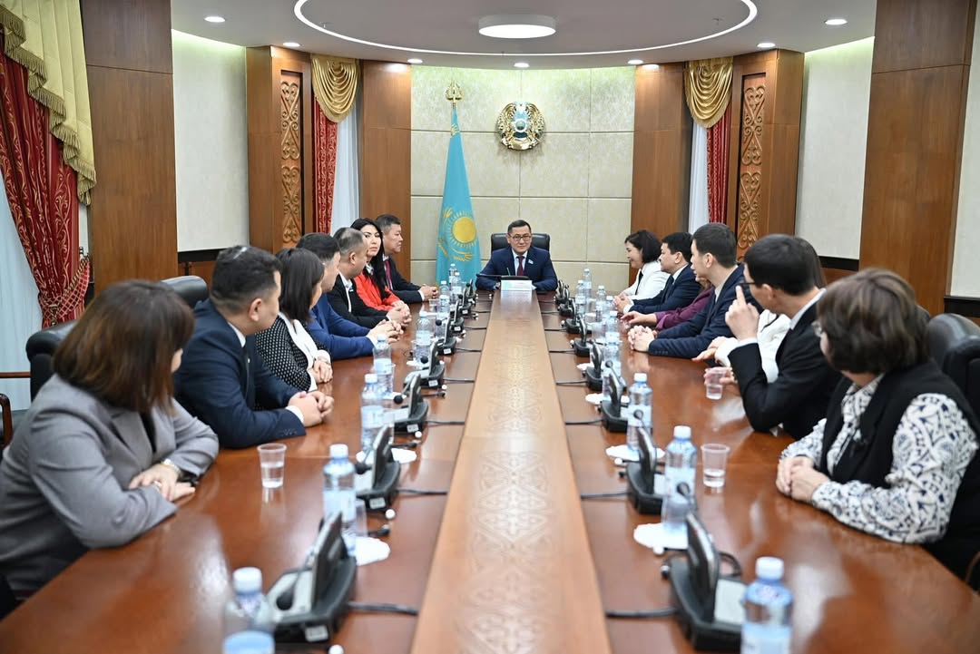 «Көшбасшылар керуені» жобасының қорытындысында біз Сенатта депутат Бекбол Орынбасаровпен кездестік.