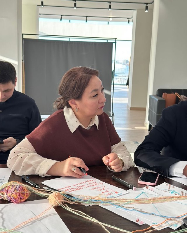 Бүгін стратег-сарапшы Гүлмира Қорғанбаева депутаттар мен қоғамдық кеңес мүшелеріне өңірлік даму тақырыбында тренинг өткізді.