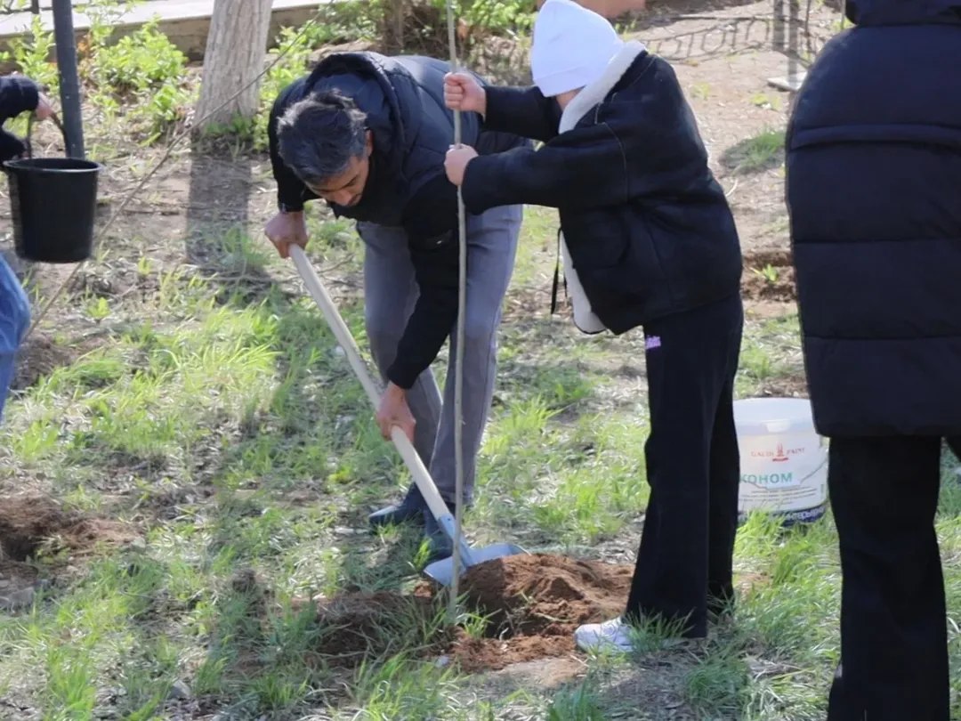 Сегодня на бульваре Ғарышкерлер, у памятника Кетбуке, прошла традиционная экологическая акция в рамках общенациональной инициативы «Таза Қазақстан».