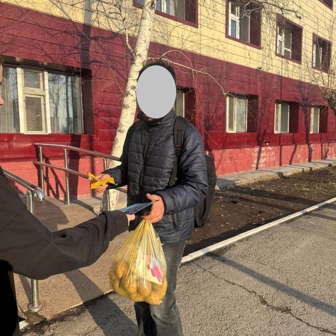 As part of a project to improve religious literacy among the population of Karaganda, an informational campaign titled “This is Important to Know!” was held on Gogol Street.