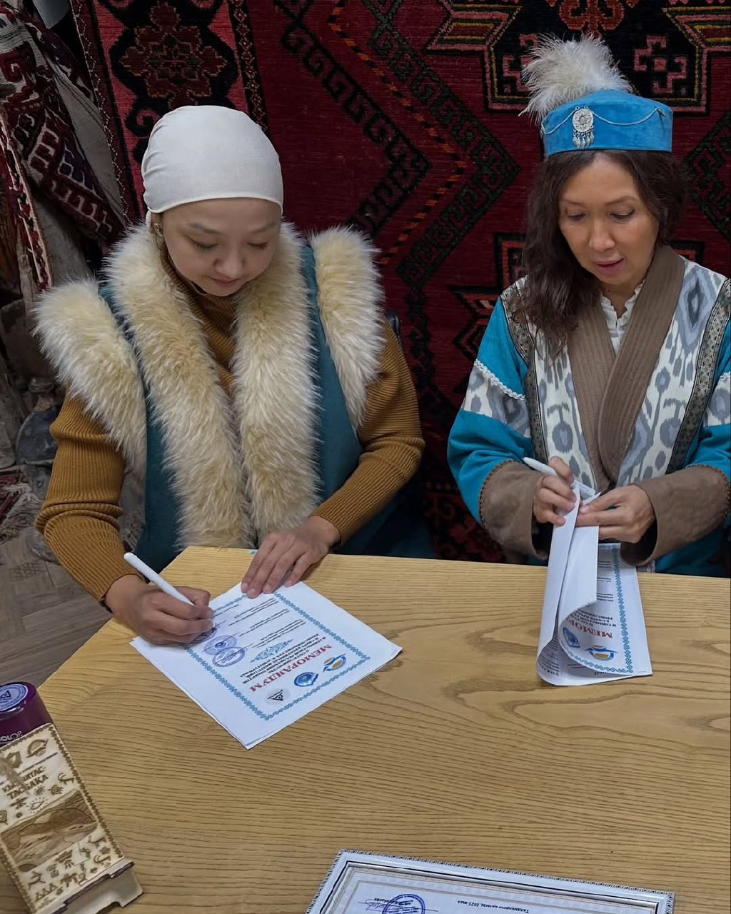 Руководители Областного общества лиц с инвалидностью Жетісу Барибаева Асель Максутовна и руководитель Общественного объединения «Алтын Адам креатив центр» Бакирова Динара Сериковна 27–30 октября в рамках обменного визита посетили Дом моды «Janna Eltanova», Ассоциацию дизайнеров, а также НПО «Art Hub Amanat» (г. Шымкент), которым руководит талантливый и креативный лидер — Туребекова Динара Ержановна.