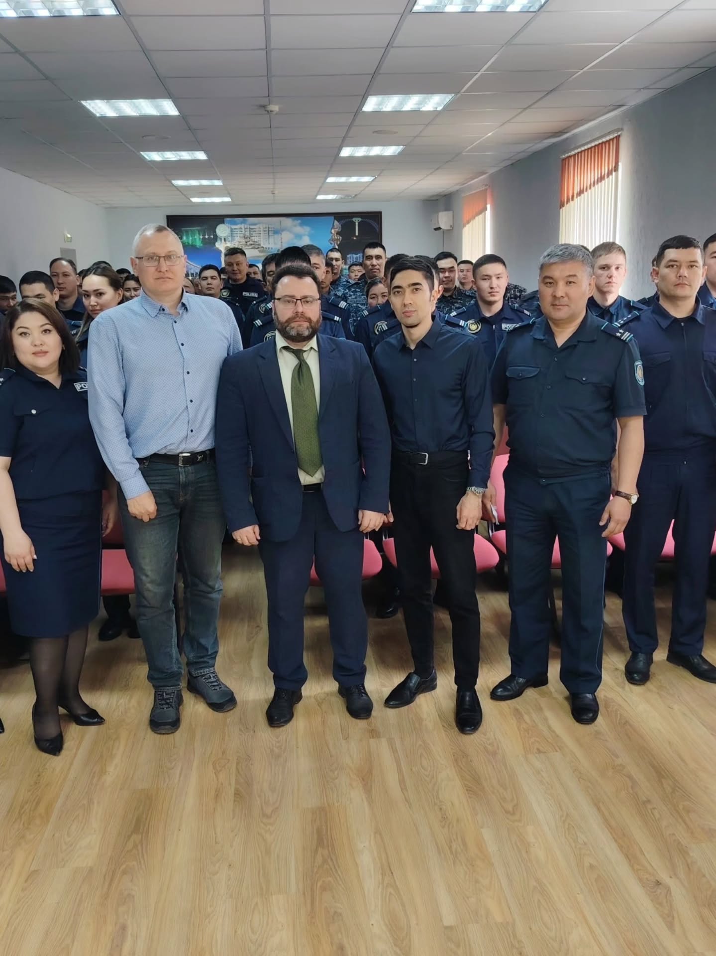 В рамках реализации принципа «Заң мен тәртіп» в ГУ «Управление специализированной службы охраны Акмолинской области Комитета по контролю за охранной деятельностью Министерства внутренних дел Республики Казахстан» проведена профилактическая и разъяснительная беседа, направленная на укрепление правовой культуры, соблюдение норм законодательства и профилактику коррупционных рисков.