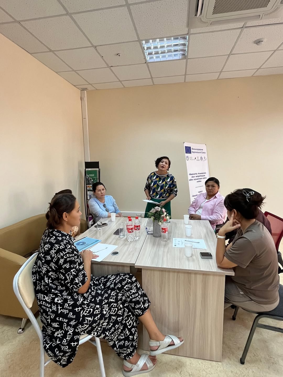 Маңғыстау облысының Азаматтық альянсы әйел мигранттардың еңбек құқықтарын қорғау бойынша жұмысты жалғастыруда. Жоба аясында әйел мигранттармен тікелей жұмыс істейтін Мұнайлы ауданының кәсіпкерлерімен фокус-топтық дискуссия өткізілді.