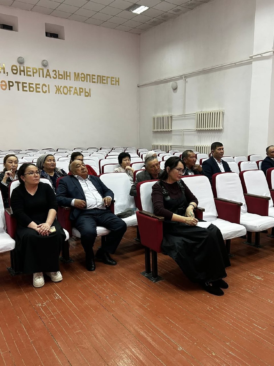 Члены областного Гражданского Альянса в рамках программы действий «Quraq» провели встречу с представителями местного сообщества в Аксаутском сельском округе.