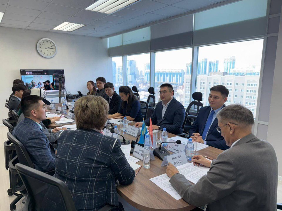 Председатель Комитета по социально-культурному развитию и науке Сената Нурторе Жусип принял участие в заседании дискуссионного клуба «Ұстаным».