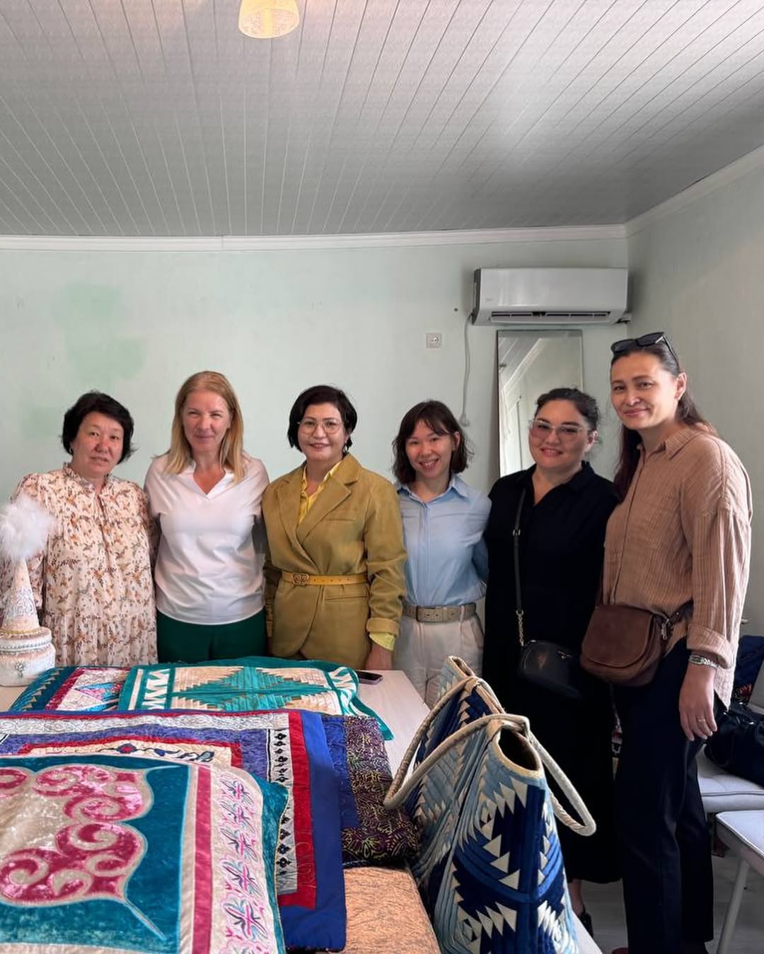 12 мамыр күні Еуропалық Одақтың Қазақстандағы Елшісі Алешка Симкич Маңғыстау облысына жұмыс сапарымен келіп, өңірдің үкіметтік емес ұйымдарының өкілдерімен кездесу өткізді.