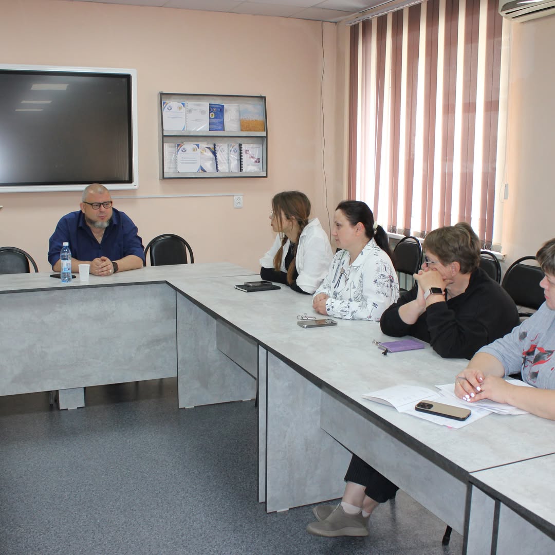 Қарағанды қаласы тұрғындарының діни сауаттылығын арттыру жобасын іске асыру аясында «Қарағанды агротехникалық колледжі» КМҚК педагогикалық құрамымен кездесу өтті.