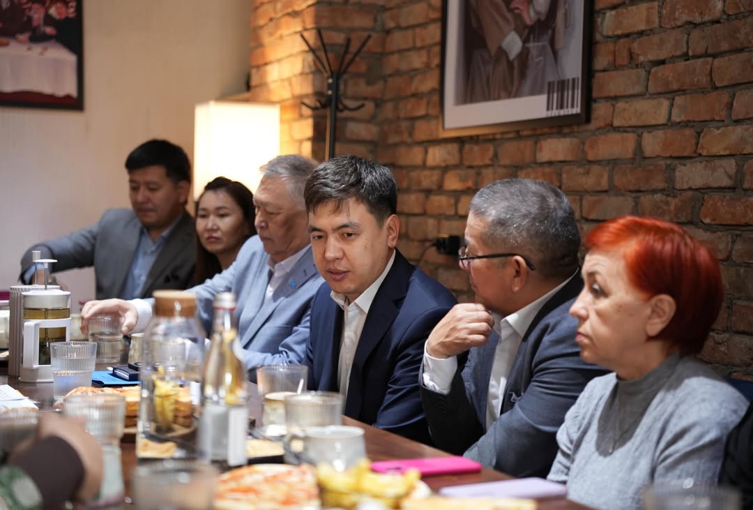 5 апреля 2026 года по инициативе Ассоциации «Гражданский Альянс Западно-Казахстанской области» состоялась важная встреча с заместителем акима области К.Е. Мендигалиевым.