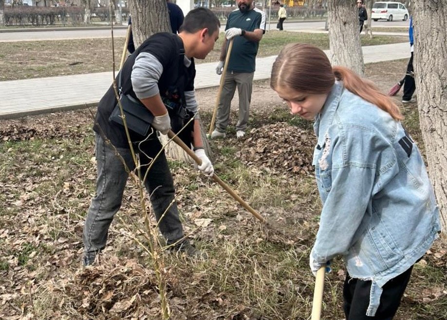 «Таза Қазақстан» республикалық акциясы аясында Қарағанды облысы Қазақстан Халық Ассамблеясы ұйымдастырған ауқымды сенбілікке «Граждане Казахстана» ҚҚ құрамындағы «Healthy Life» еріктілері, сондай-ақ «Согласие» ОЭМҚО жастар қанатын таныстыратын жастар қатысты.