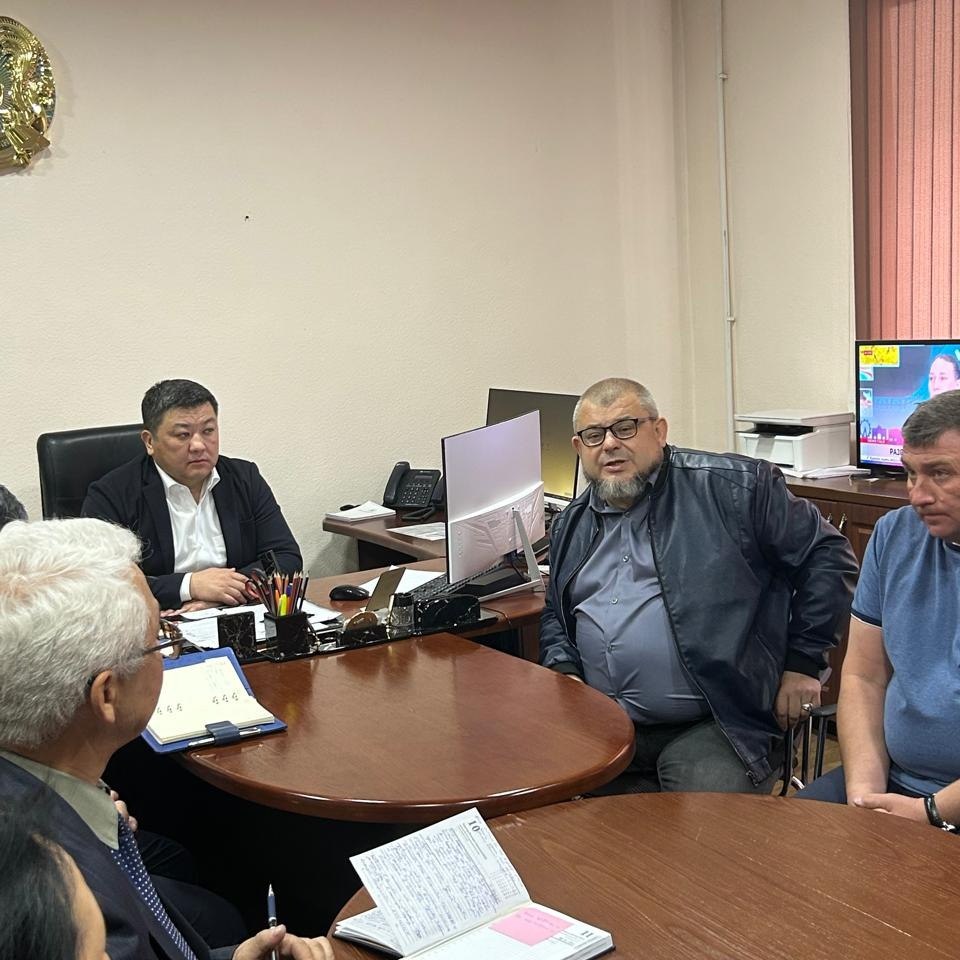 Қарағанды қаласы тұрғындарының діни сауаттылығын арттыру жобасын іске асыру аясында Қарағанды облысы бойынша Көліктік бақылау инспекциясының қызметкерлерімен кездесу өтті.