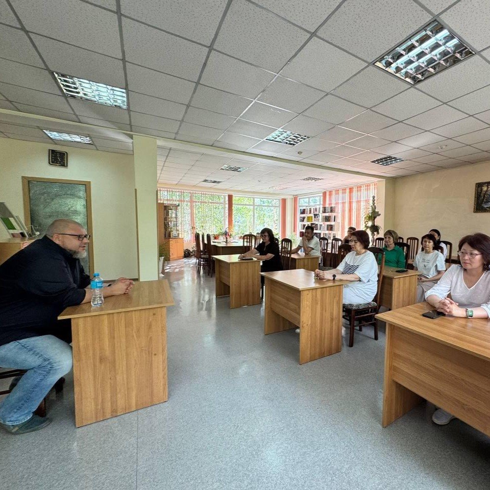 As part of the project “Organization of the Information and Awareness Group for Enhancing Religious Literacy among the Population of Karaganda City,” an informational meeting was held with employees of the Zhaikhan Bekturov Karaganda Regional Youth Library.