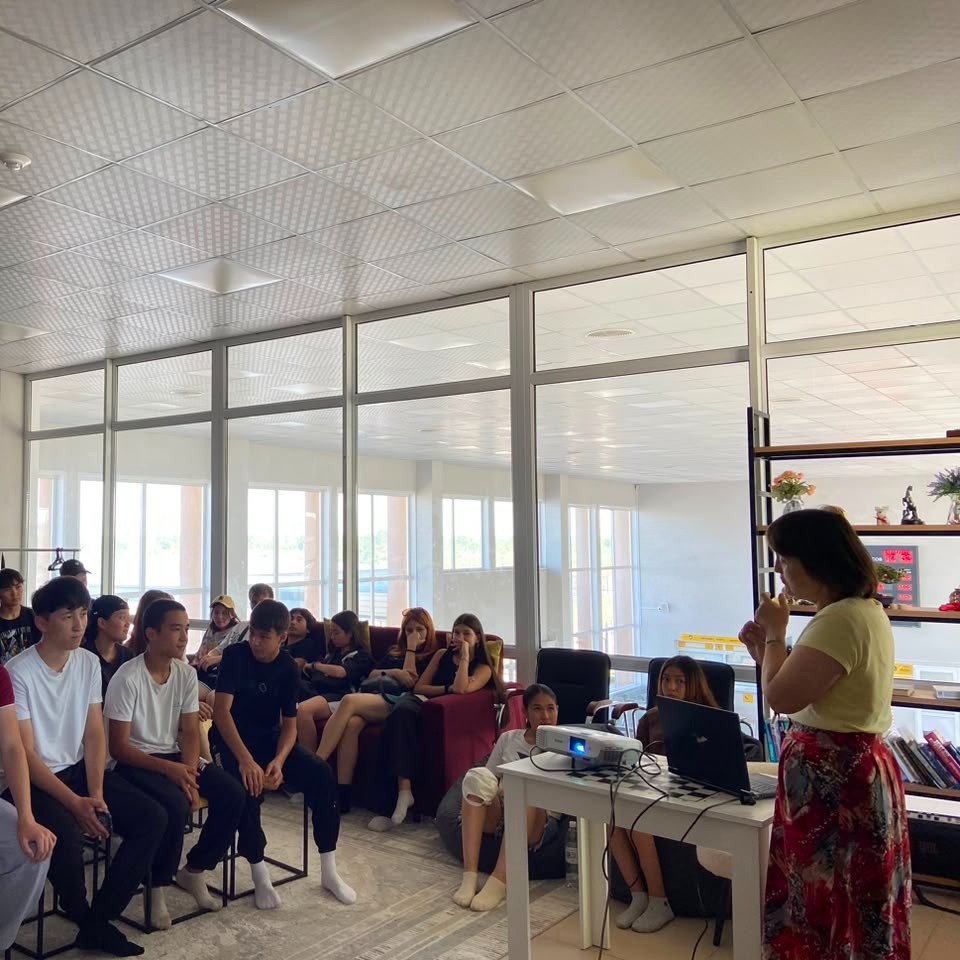 An informational and awareness-raising seminar was held at the coworking center of the Shakhtinsk Youth Resource Center with the participation of the center's staff and active young people of the city. The seminar focused on corruption prevention, the development of legal awareness, and the promotion of integrity.
