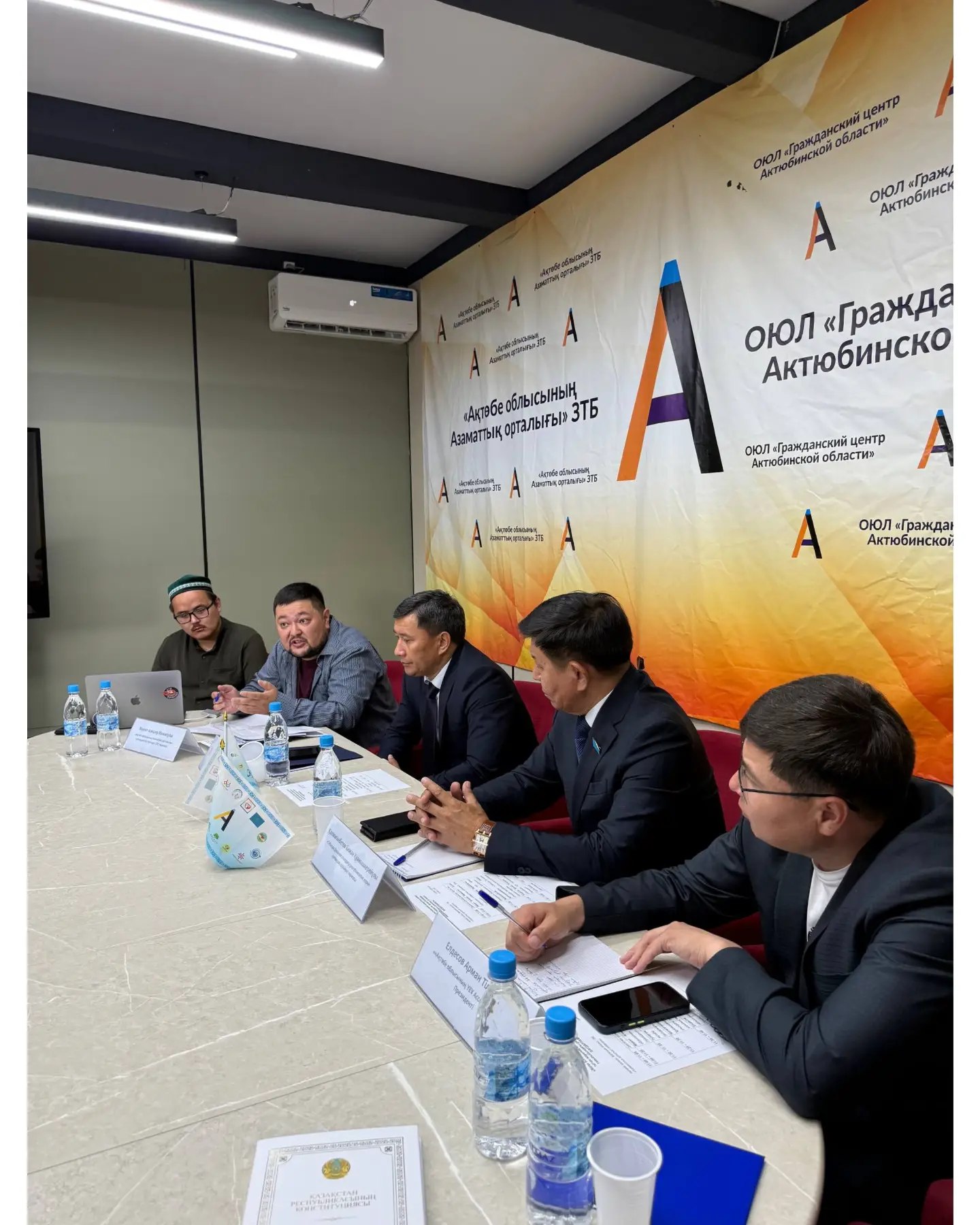 Сегодня в Гражданском центре Актюбинской области состоялся круглый стол на тему «Новая Конституция и гражданское общество: общая ответственность, общее будущее».