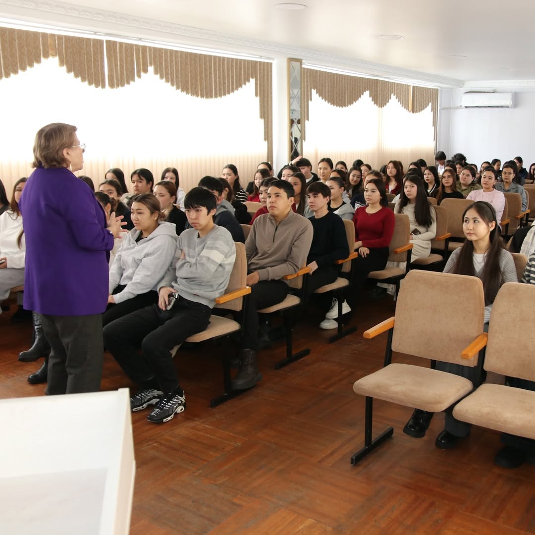 Қарағанды жоғарғы колледжі «Bolashaq» студенттерімен кездесу