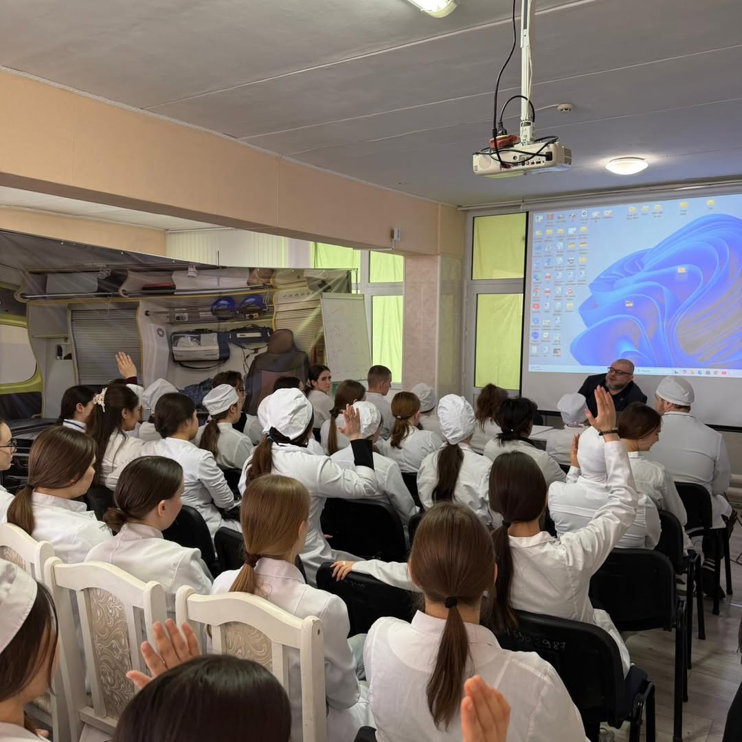 Қарағанды облыстық жоғары сестриндік колледжі студенттерімен кездесу