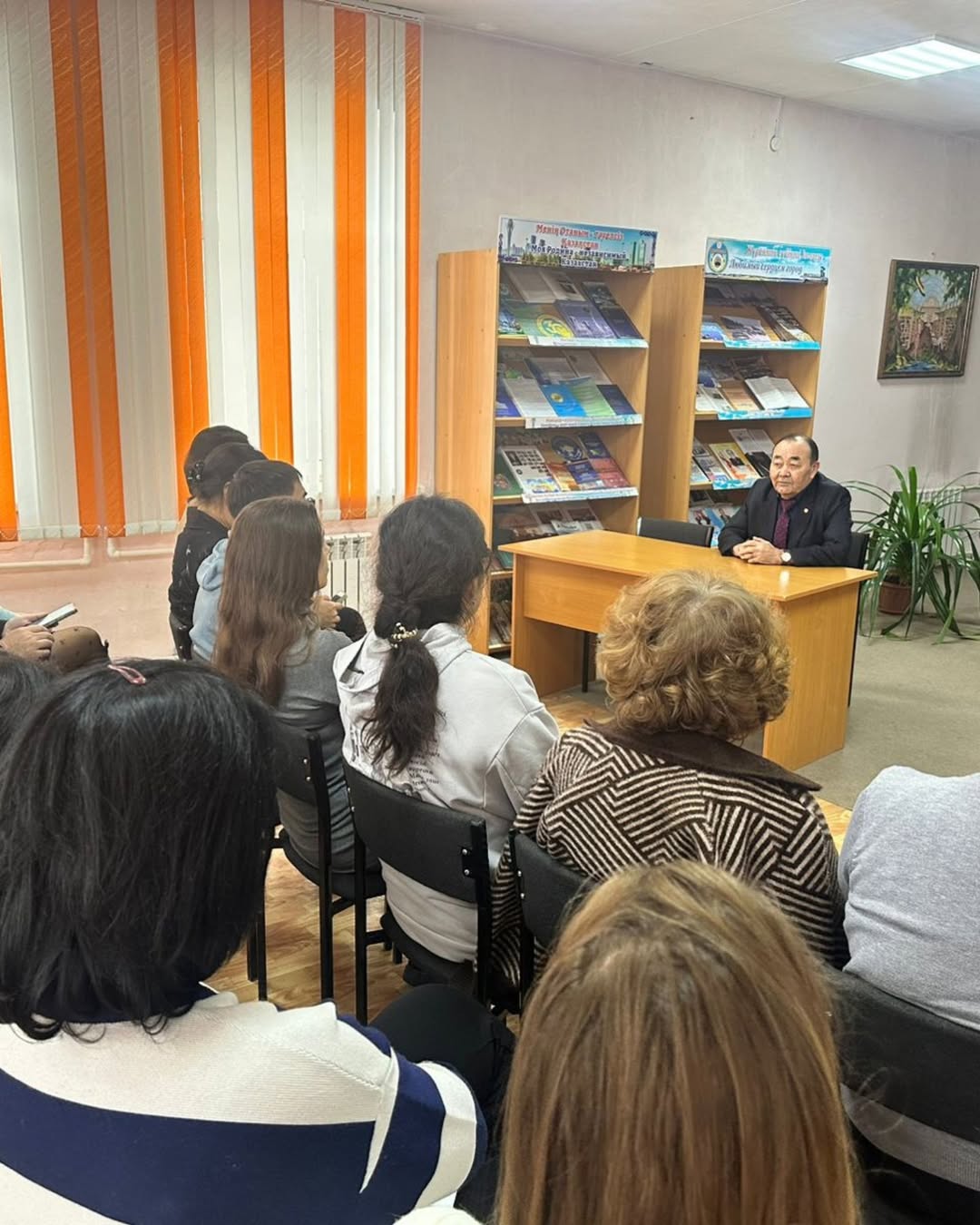 Шахтинск қаласының Орталық кітапханалық жүйесінде құқық бұзушылықтардың алдын алу аясында кітапхана қызметкерлерімен түсіндіру кездесуі өтті.