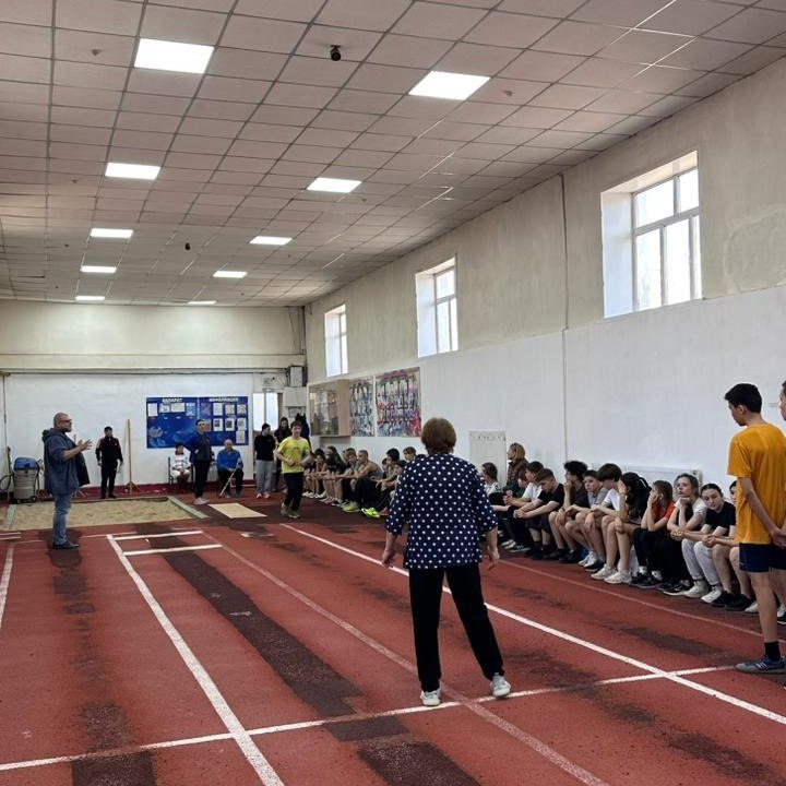 As part of a project aimed at improving religious literacy among the population of Karaganda, a meeting was held with the coaching staff, administrative personnel, and students aged 14–18 of a specialized youth Olympic reserve athletics school.