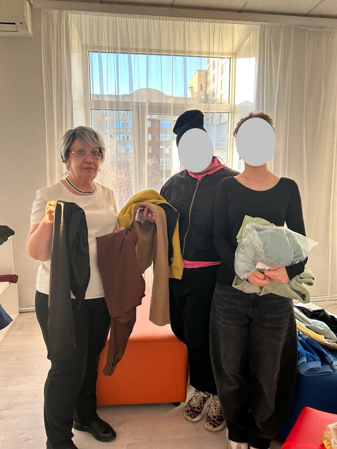 Charitable assistance in the form of clothing was provided to minors from families in the Kazybek Bi district who are in difficult life situations.