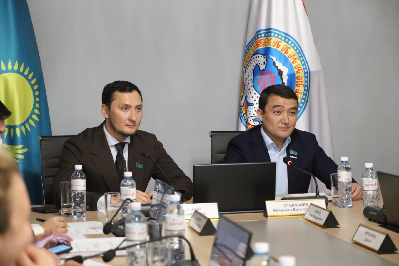 Прошло совместное совещание с депутатами маслихата.