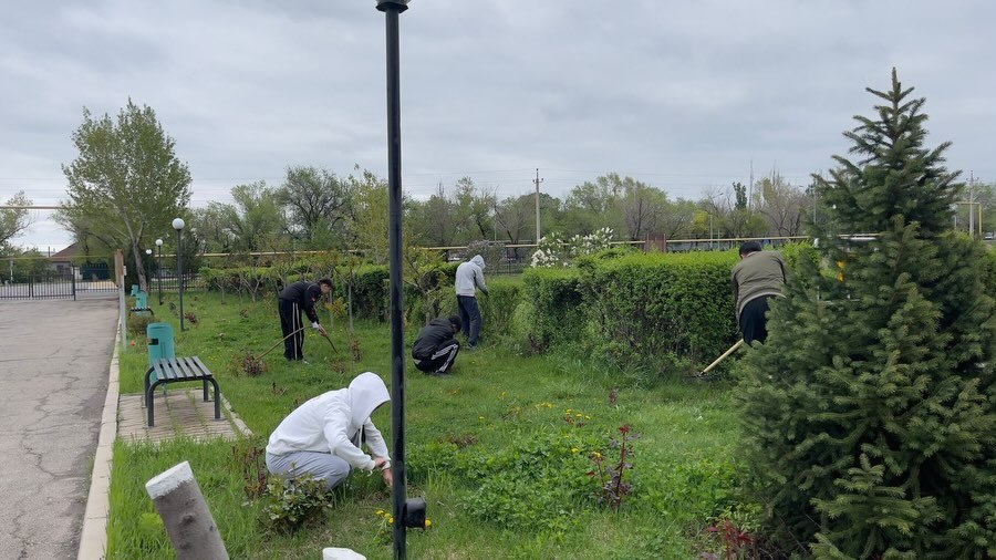 Today marks the Day for the Protection of Historical and Cultural Monuments. On this occasion, the Civil Alliance of Almaty region organized a cleanup campaign at the Issyk Museum site and, together with young volunteers, took part in this meaningful initiative.